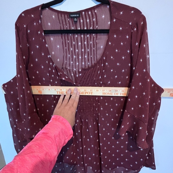 Torrid Size 2 Maroon Star Print Sheer Blouse • 100% Polyester - Picture 6 of 14
